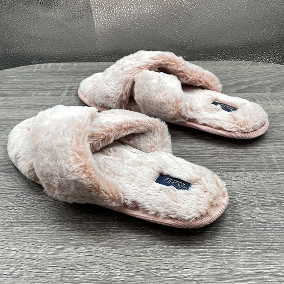 NWOB. Rachel Roy 11-12 Pink Fuzzy Cozy Plush Cross Front Slippers. - Picture 5 of 9